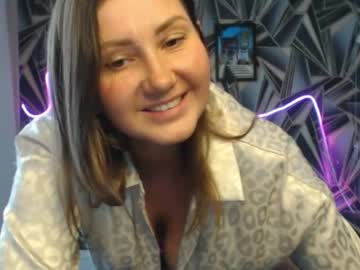 nikkikiss   